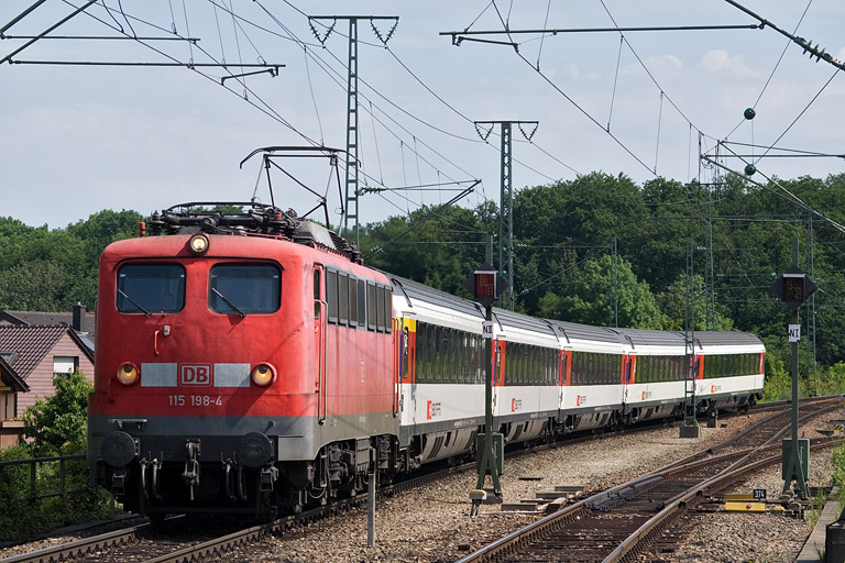 115 198 mit IC 186 bei km 16,8 (Juni 2012)