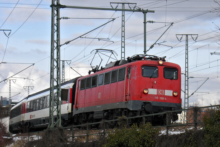 115 198 mit IC 187 bei km 16,4 (Februar 2012)