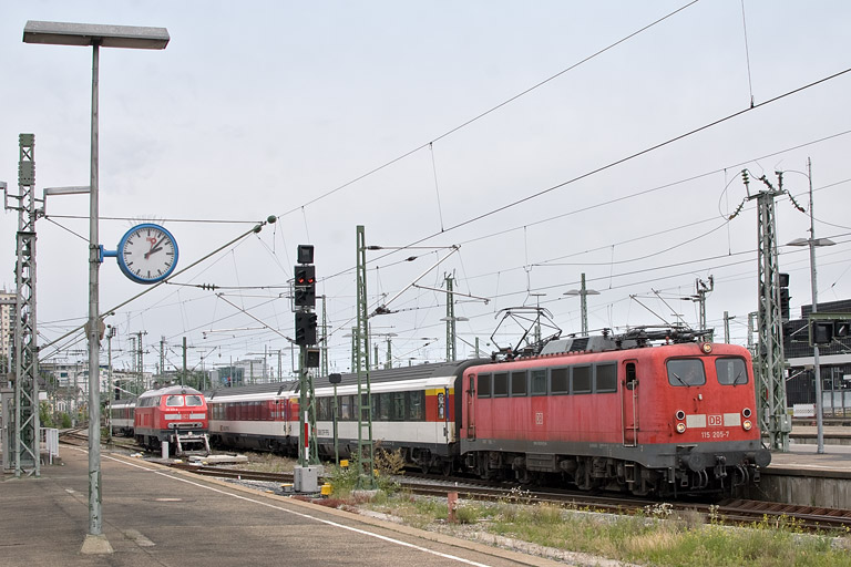 115 205 mit IC 280 bei km 0,4 (Juni 2012)