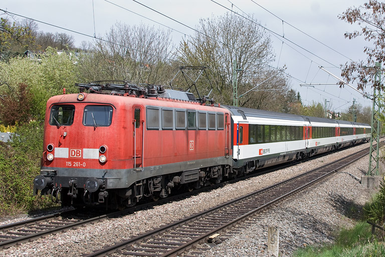 115 261 mit IC 187 bei km 12,8 (April 2012)