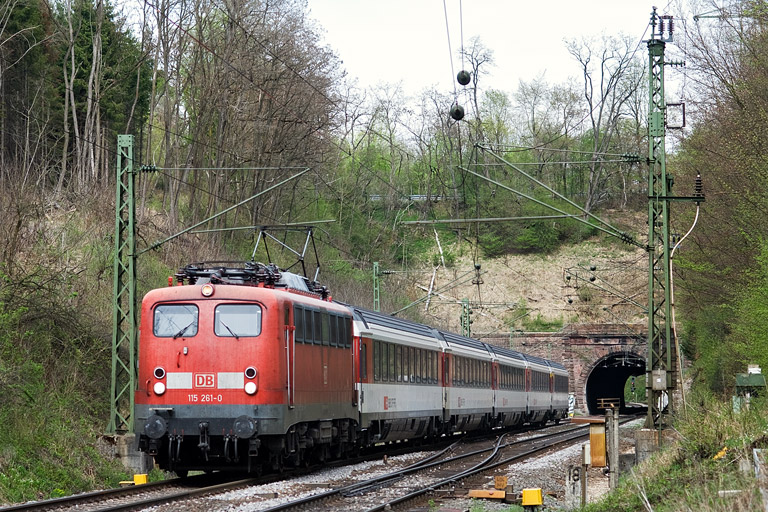 115 261 mit IC 281 bei km 18,0 (April 2012)