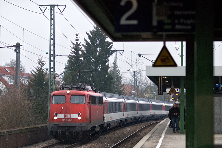 115 293 mit IC 281 bei km 16,8 (Januar 2012)