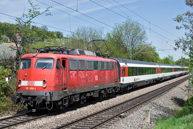 115 350 mit IC 187 bei km 12,8 (Mai 2012)