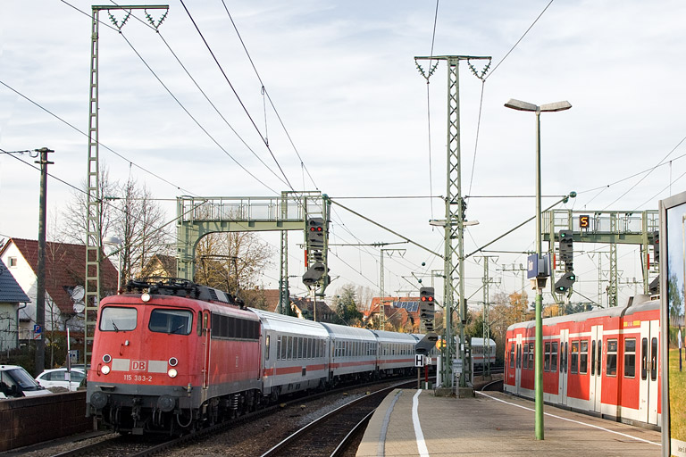 115 383 mit IC 1681 bei km 16,8 (November 2012)