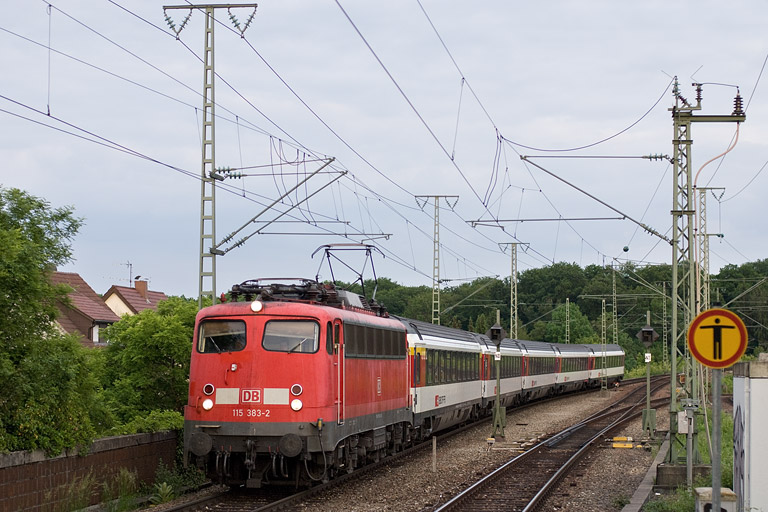 115 383 mit IC 182 bei km 16,8 (Mai 2012)