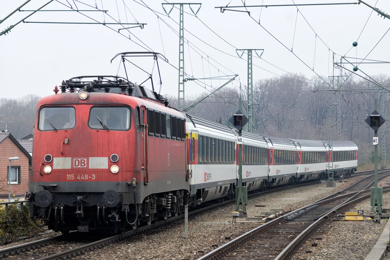 115 448 mit IC 280 bei km 16,8 (April 2012)