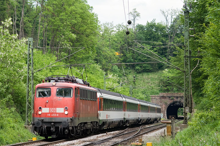 115 459 mit IC 187 bei km 18,0 (Juni 2012)