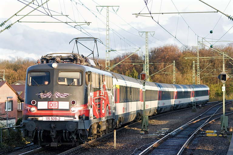 115 509 mit IC 182 bei km 16,8 (April 2012)