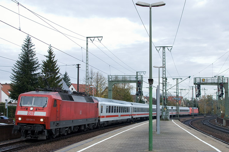 120 130 mit IC 1583 bei km 16,6 (November 2012)