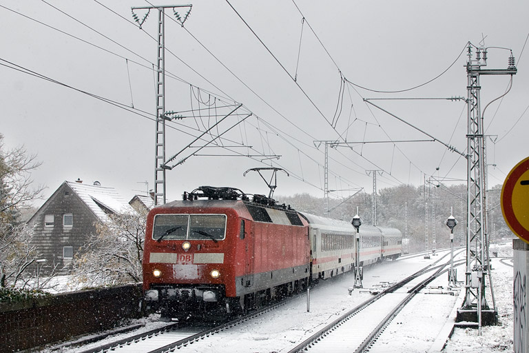 120 145 mit IC 1684 bei km 16,8 (Oktober 2012)