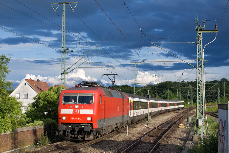 120 148 mit IC 182 bei km 16,8 (Juni 2012)