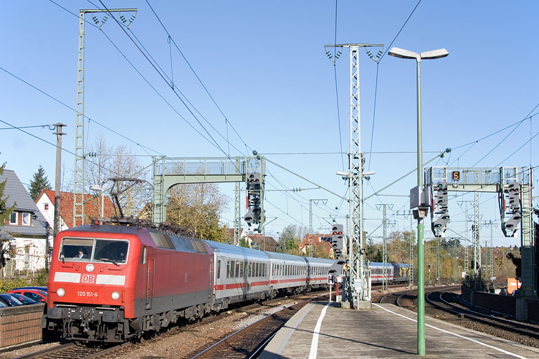 120 151 mit IC 1583 bei km 16,6 (November 2012)