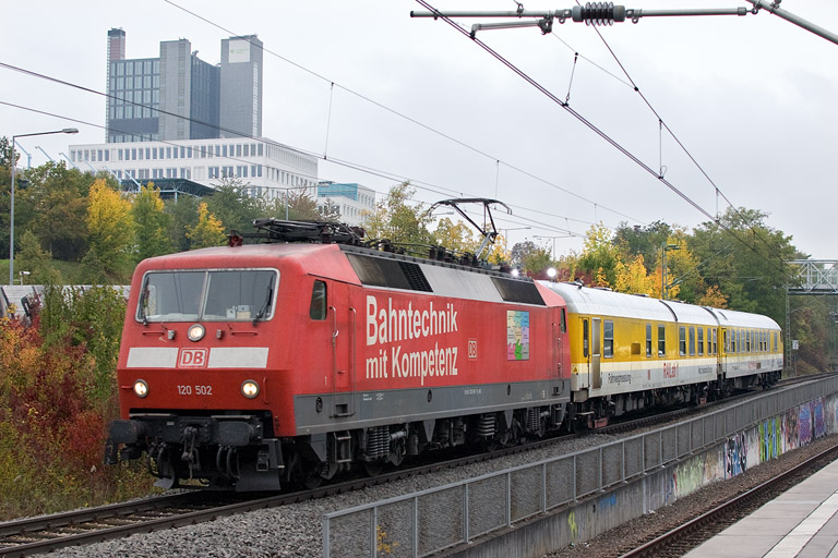 120 502 mit Mess NbZ 92251 bei km 14,2 (Oktober 2012)