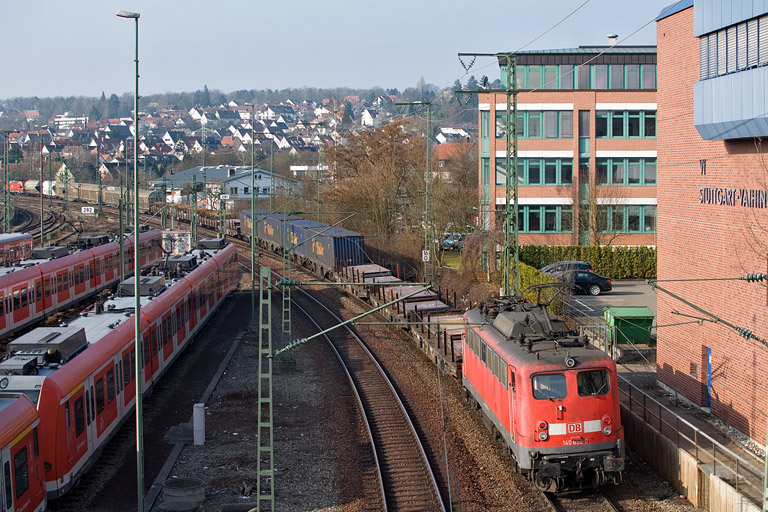 140 850 mit EZ 44689 bei km 16,0 (M&auml;rz 2012)