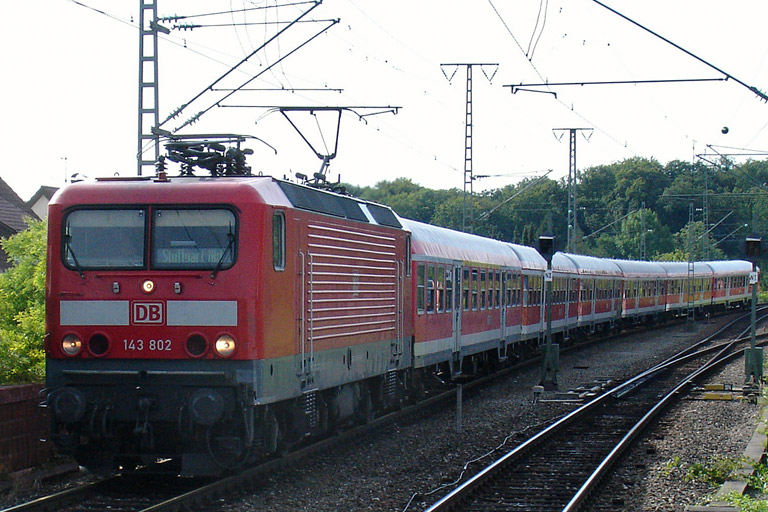 143 802 mit RE 19036 bei km 16,8 (August 2012)