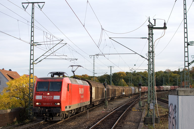 145 011 mit EK 56166 bei km 16,8 (Oktober 2012)