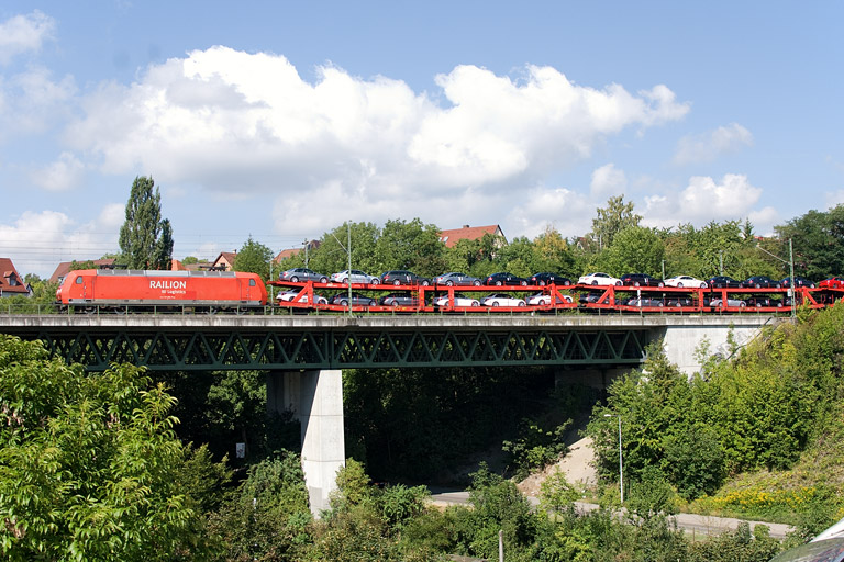 145 052 mit EK 56164 bei km 14,6 (August 2012)