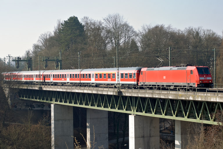 146 201 mit RE 19036 bei km 14,6 (M&auml;rz 2012)