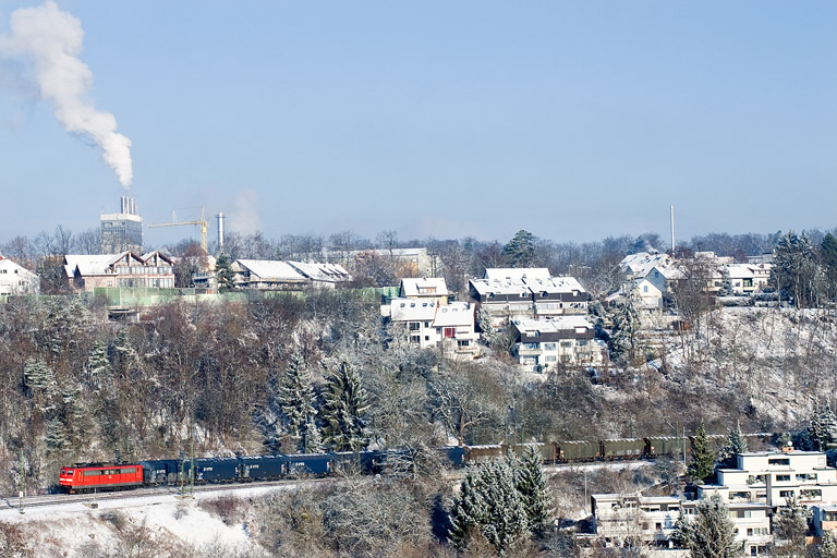 151 014 mit GM 49225 bei km 13,4 (Dezember 2012)