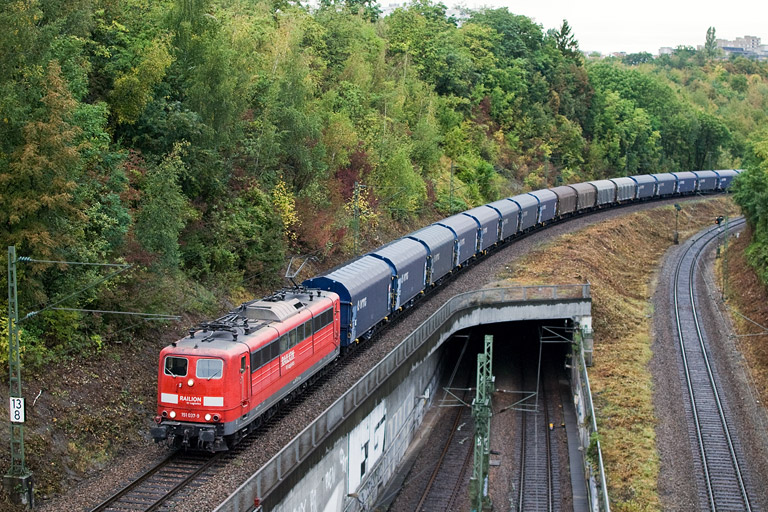 151 037 mit GM 49225 bei km 13,8 (September 2012)