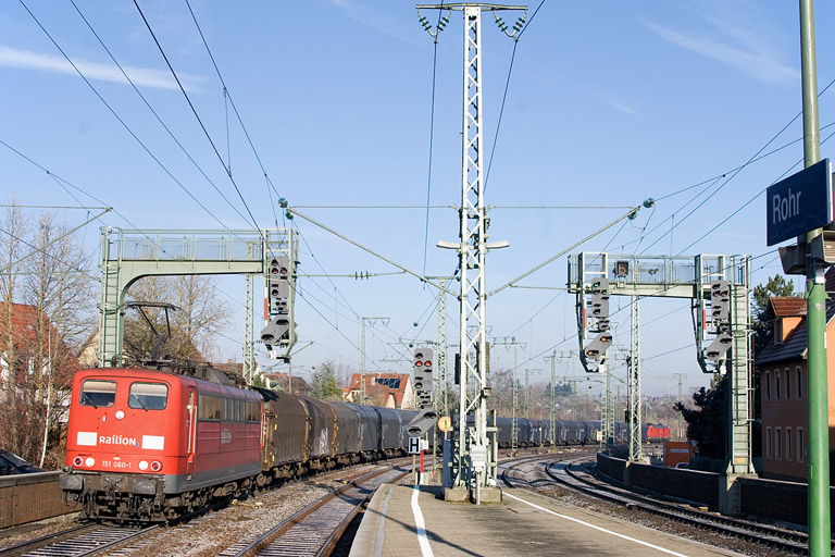 151 060 mit GM 49225 bei km 16,6 (Dezember 2012)