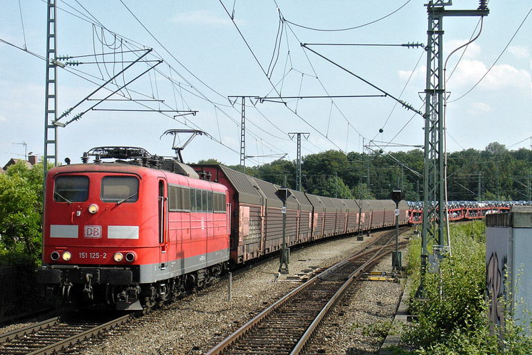 151 125 mit GA 60082 bei km 16,8 (Juli 2012)