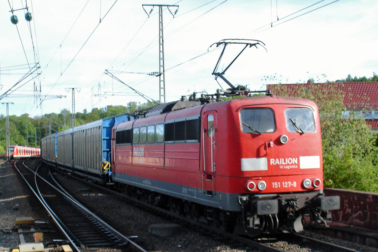 151 127 mit EK 56173 bei km 16,8 (Mai 2012)
