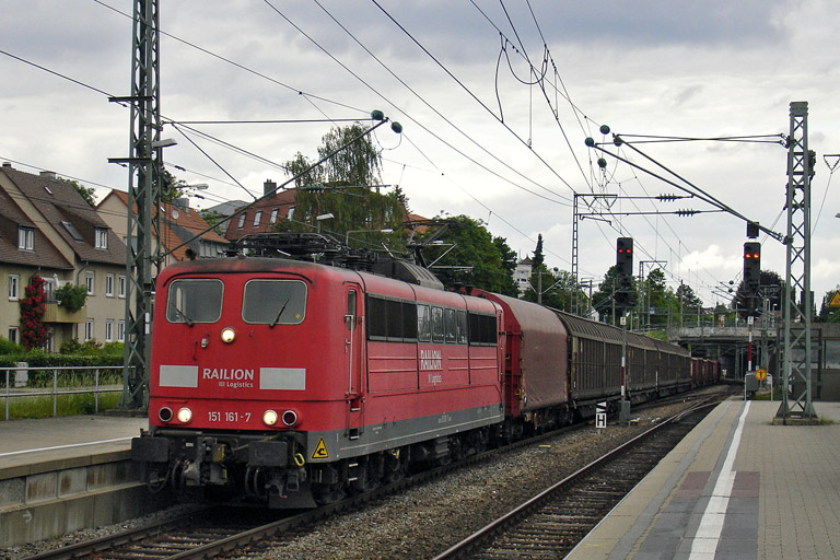151 161 mit EK 56173 bei km 15,6 (Juni 2012)