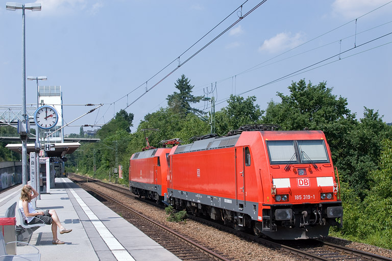 152 002 und 185 319 bei km 14,2 (Juli 2012)