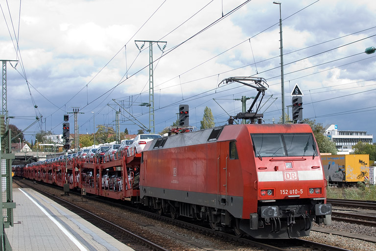 152 010 mit EZ 56160 bei km 15,4 (Oktober 2012)