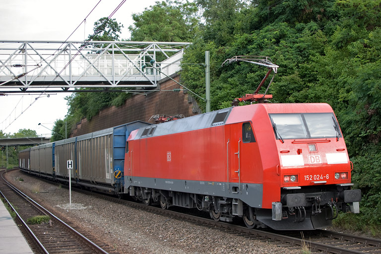 152 024 mit EK 56173 bei km 14,2 (Juli 2012)