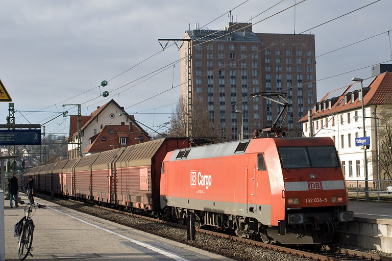 152 034 mit EK 56165 bei km 15,6 (Januar 2012)