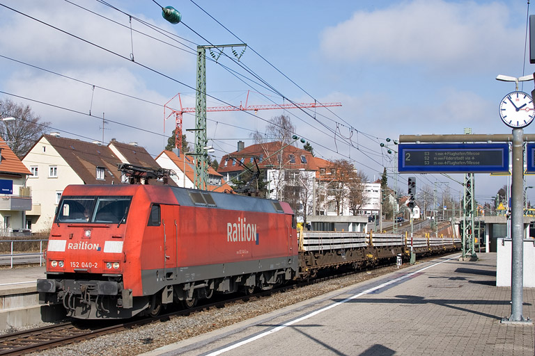 152 040 mit GB 62487 bei km 15,6 (Februar 2012)