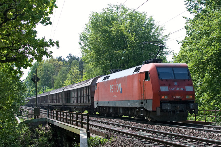 152 049 mit GM 46717 bei km 18,4 (Mai 2012)