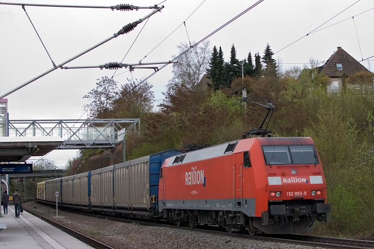 152 053 mit EK 56173 bei km 14,2 (April 2012)