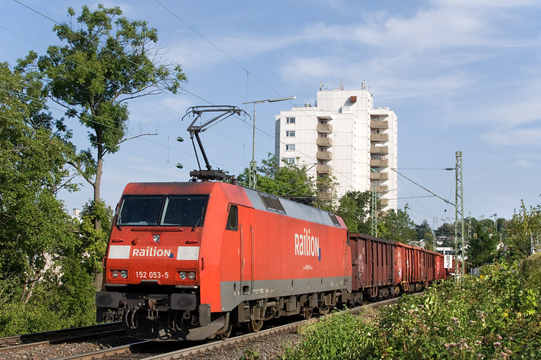 152 053 mit EK 56173 bei km 8,2 (August 2012)