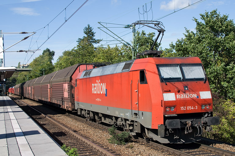 152 054 mit EK 56160 bei km 14,2 (Oktober 2012)