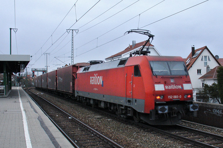 152 060 mit GA 60082 bei km 16,8 (Februar 2012)