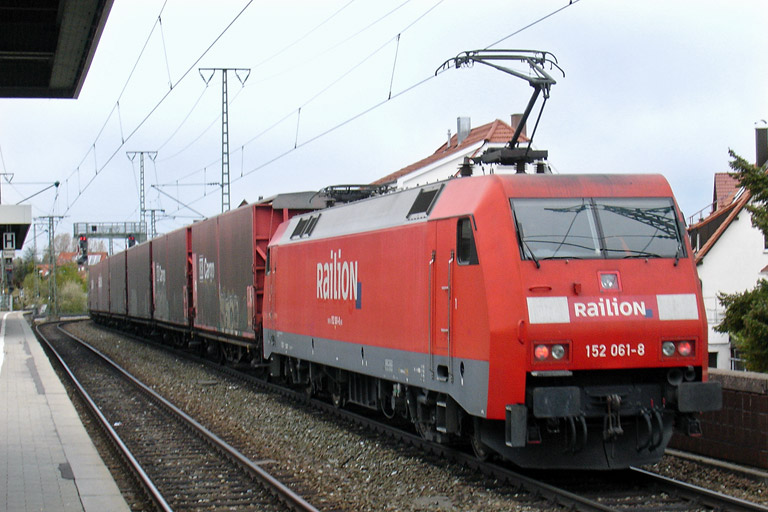 152 061 mit GA 60082 bei km 16,8 (April 2012)