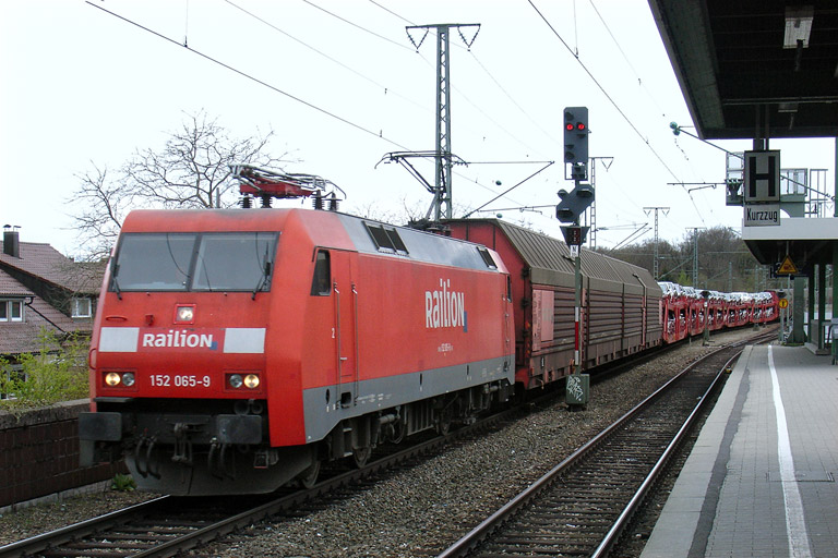 152 065 mit GA 60082 bei km 16,8 (April 2012)