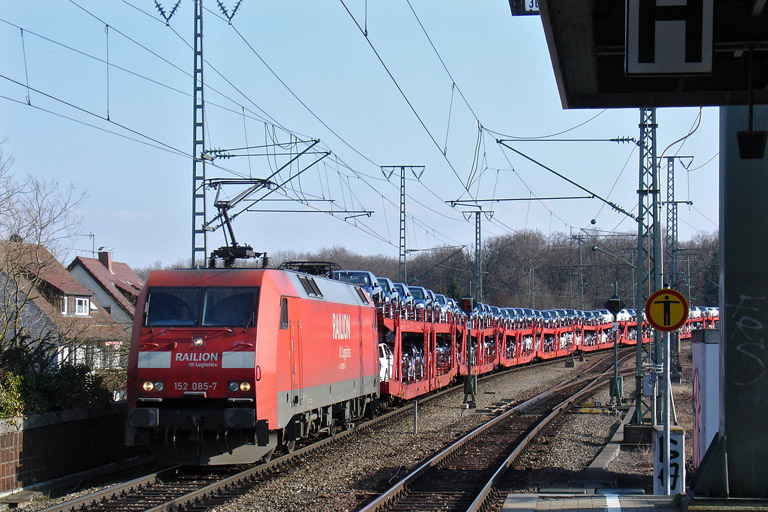 152 085 mit GA 60082 bei km 16,8 (M&auml;rz 2012)