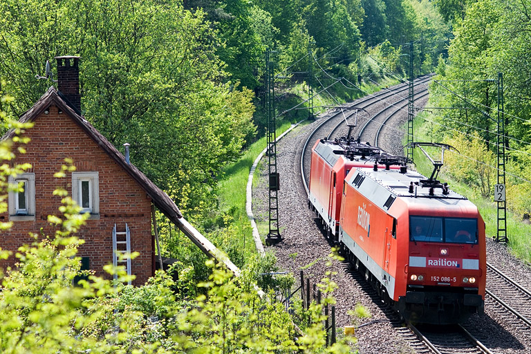 152 086 und 185 346 bei km 19,2 (Mai 2012)