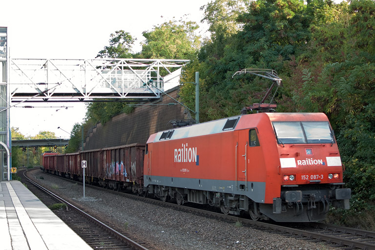 152 087 mit EK 56173 bei km 14,4 (September 2012)