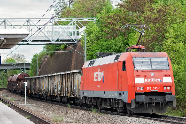 152 087 mit EZ 44695 bei km 14,2 (Mai 2012)