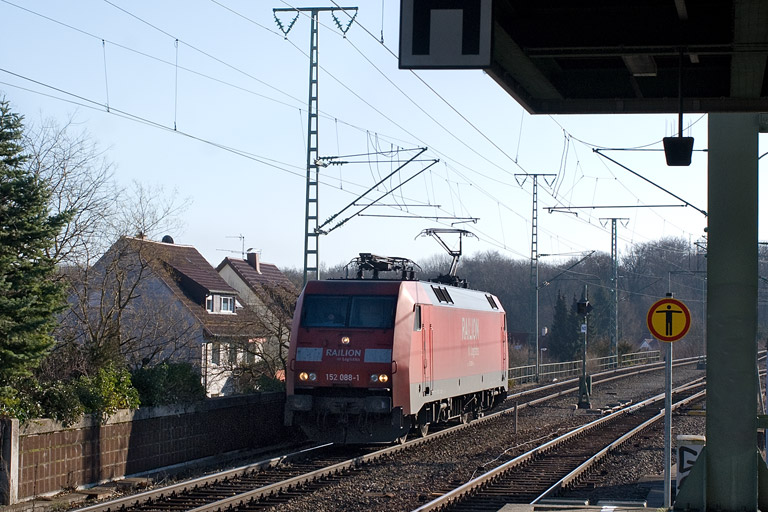152 088 bei km 16,8 (Januar 2012)