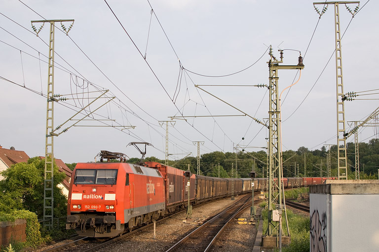 152 090 mit GA 60086 bei km 16,8 (Mai 2012)