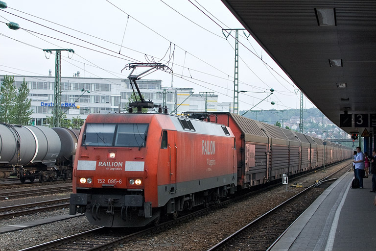 152 095 mit GA 60084 bei km 15,6 (Mai 2012)