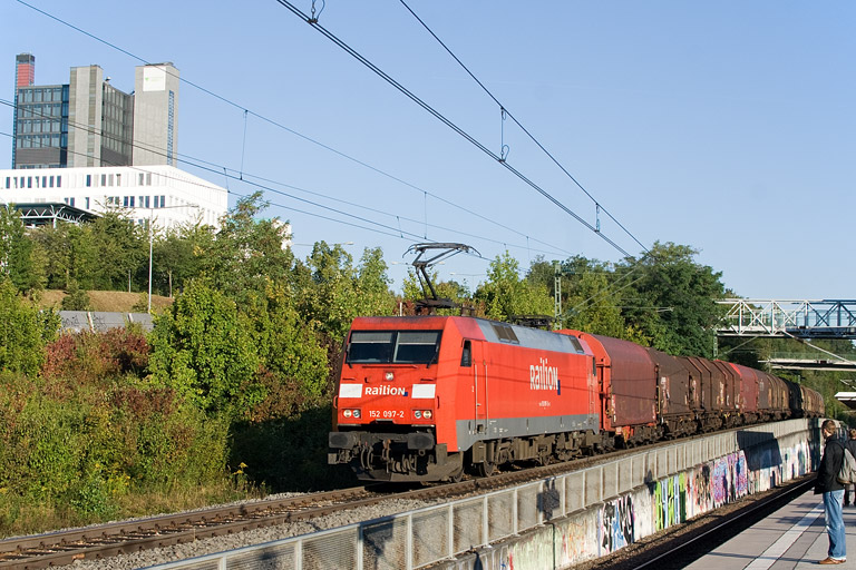 152 097 mit EK 56171 bei km 14,2 (September 2012)