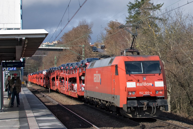 152 100 mit EK 56180 bei km 14,0 (Februar 2012)