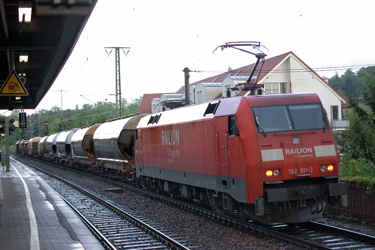 152 101 mit EK 56185 bei km 16,8 (Mai 2012)